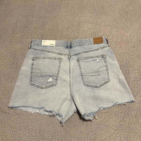 NWT American Eagle Outfitters Curvy Relaxed Short Strigid Size 16 Jean Shorts - Picture 3 of 5